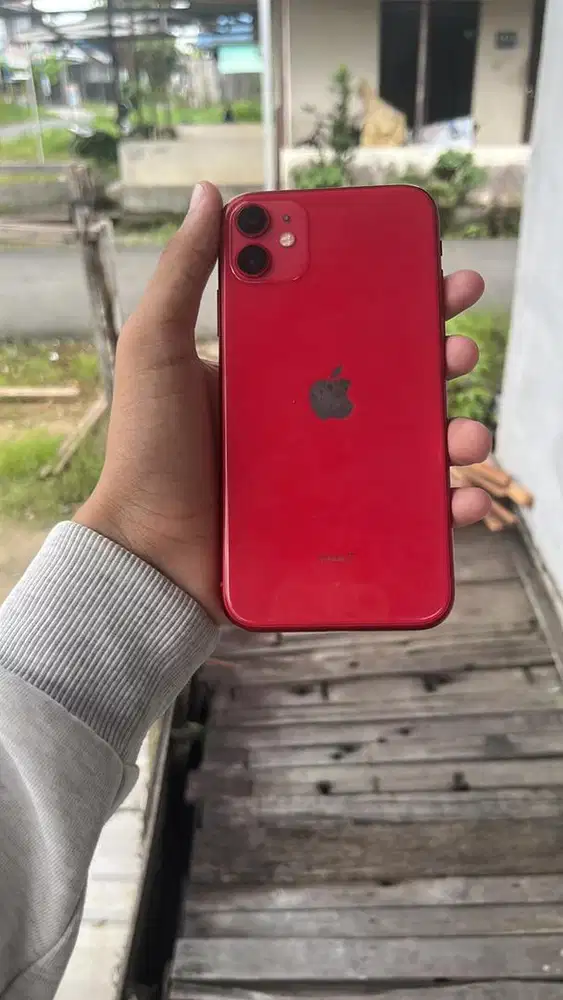 Jual iphone 11 merah