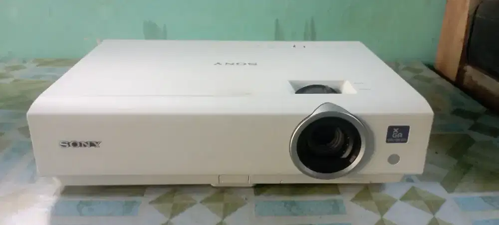 Proyektor Sony VPL-DX120