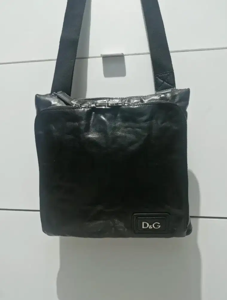 Istimewa tas selempang D&G kulit asli tebal nyaman dipakai
