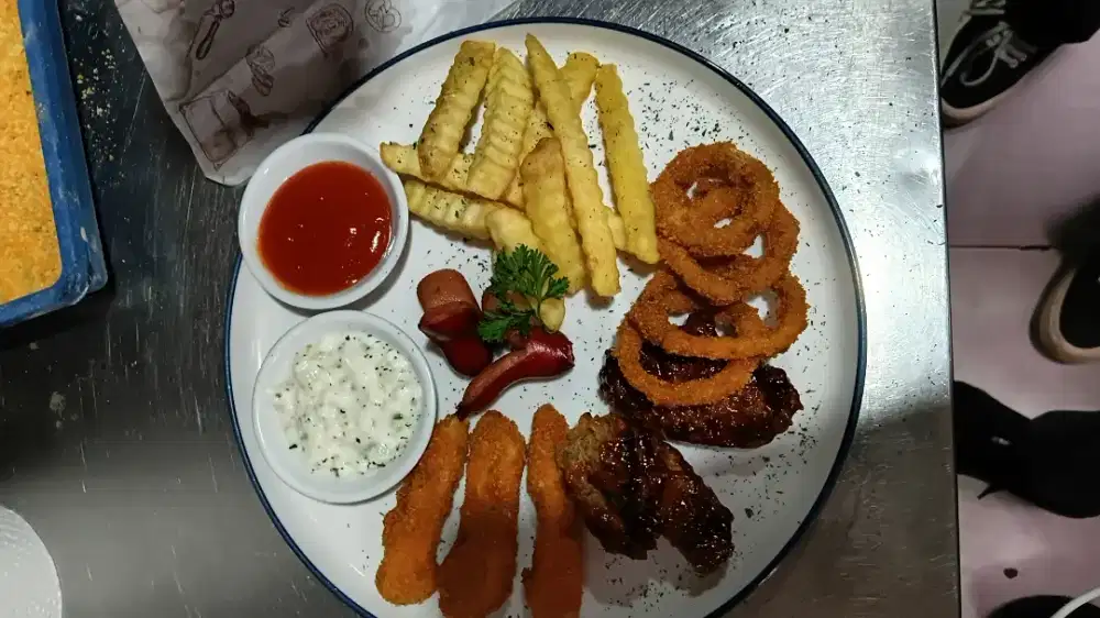 BUTUH CEPAT 1 ORANG BUAT DI KITCHEN