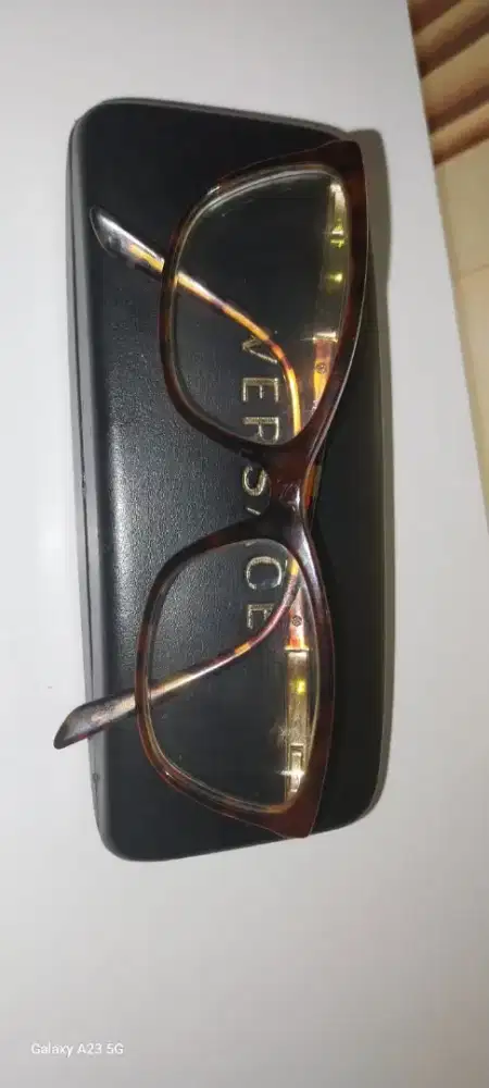 Frame kacamata Versace
