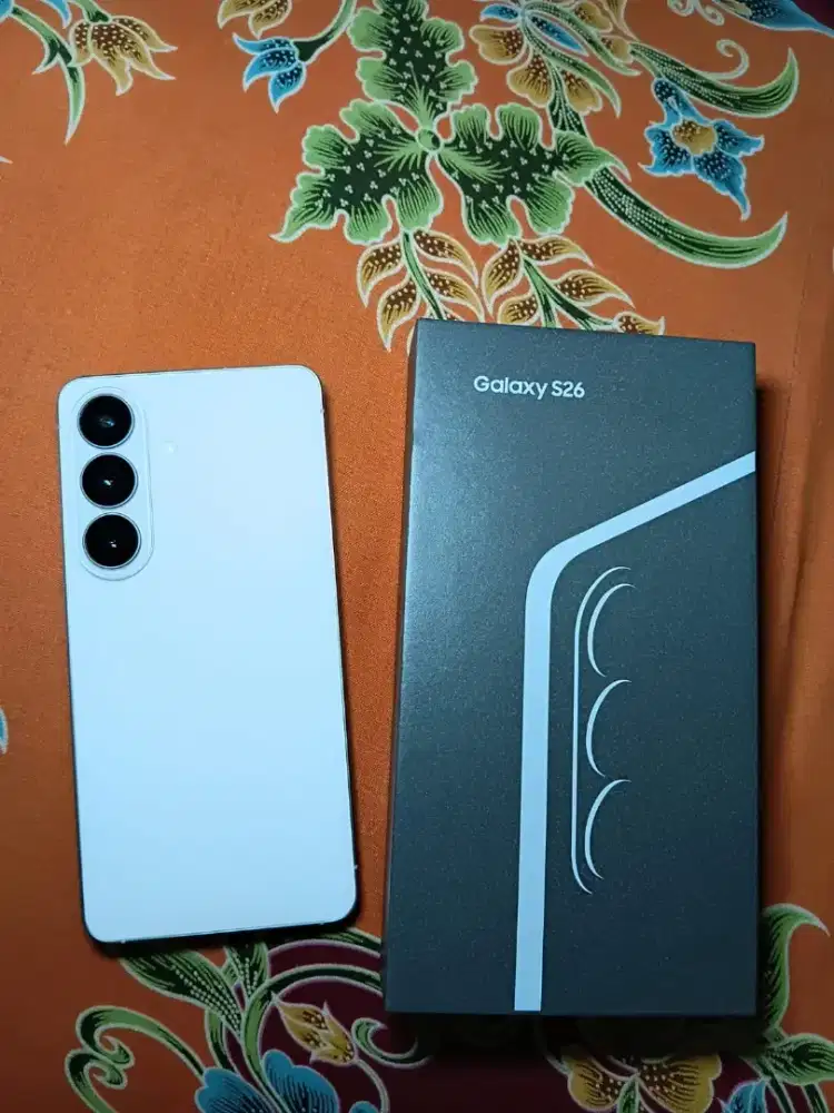 Samsung s26 12/256 white , like new