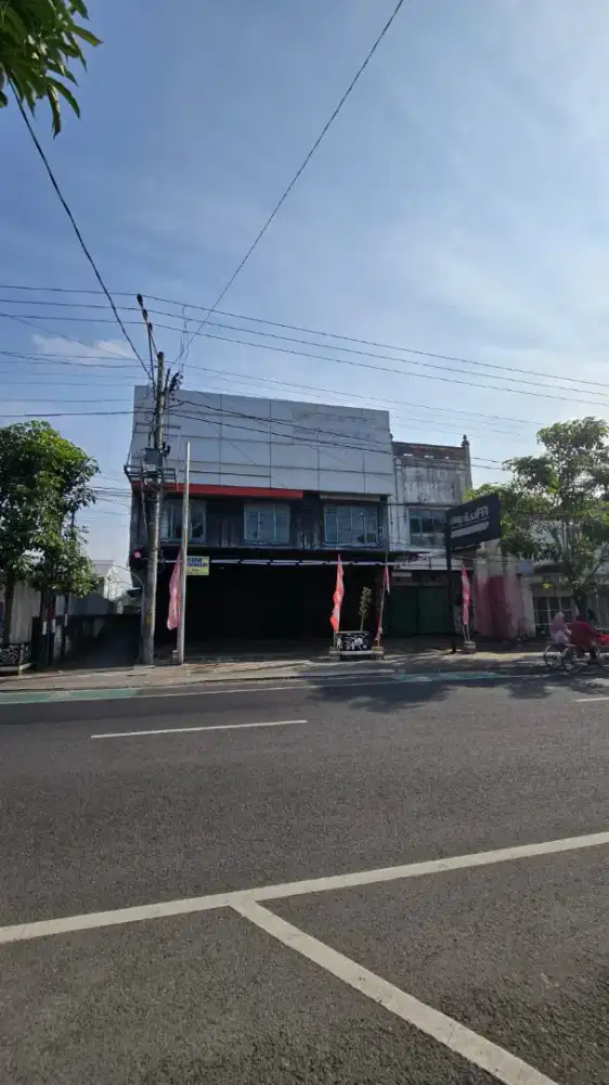 Disewakan ruko besar 3lantai