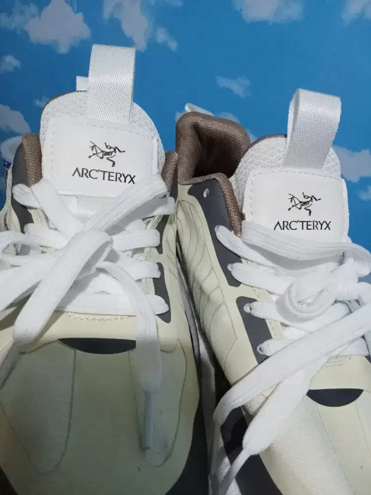 Sepatu Running Ar'teryx Original Size 45 Warna Cream