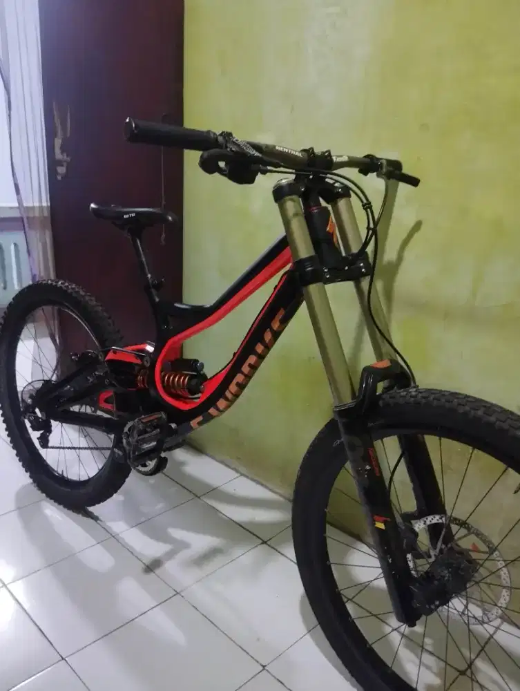 Sepeda gunung merk specialized s-works