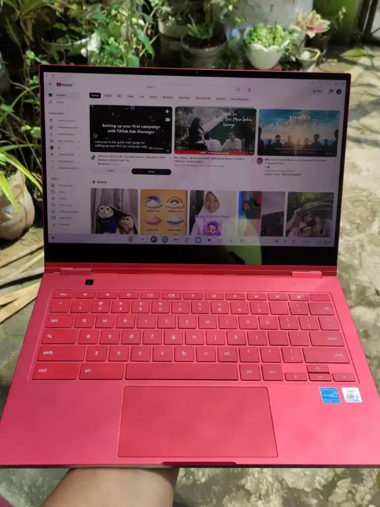 (Limited Edition) Samsung Galaxy 2 in 1 Convertible Chromebook