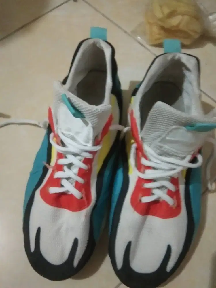 Sepatu sport merk aero