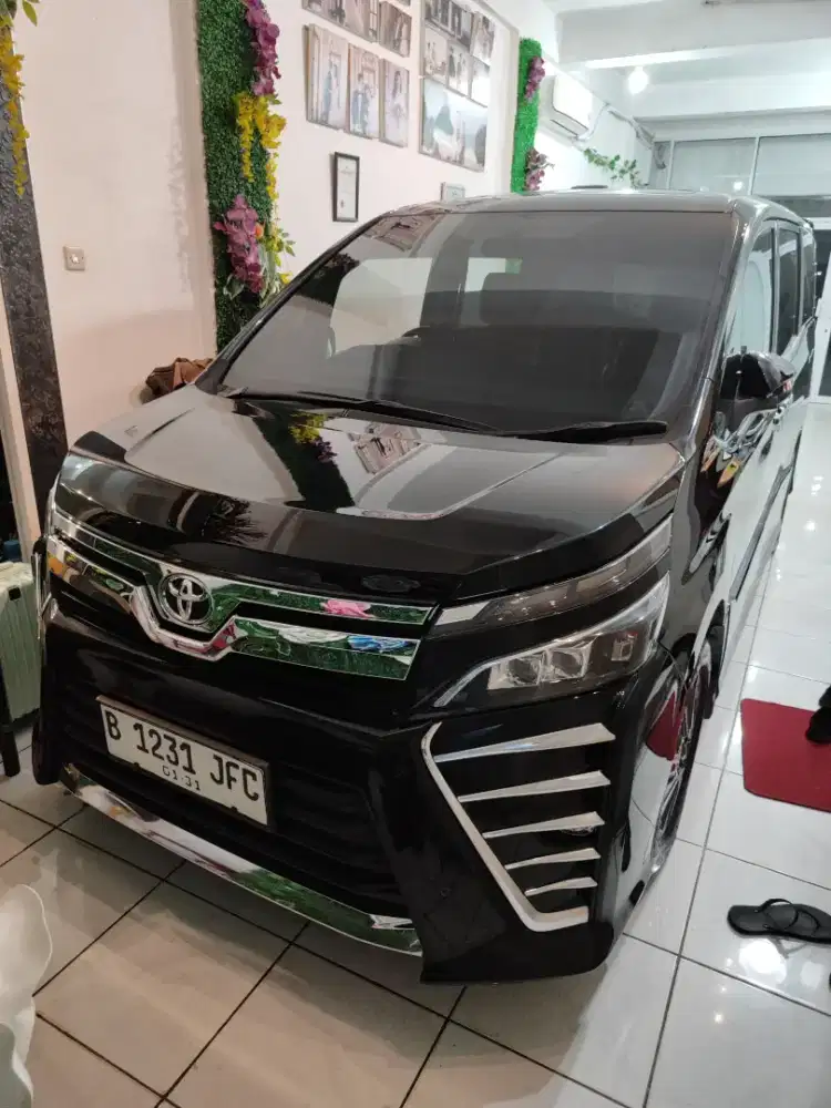 Toyota voxy tahun 2020