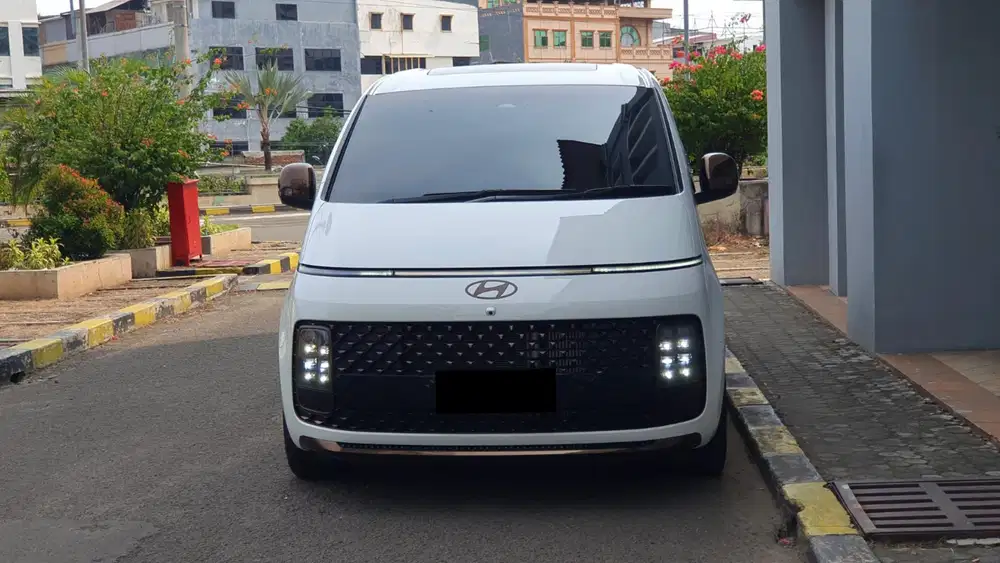 [LOW KM] Hyundai Staria 2.2 Signature LOMBARDI Pilot Seat AT 2024/2025