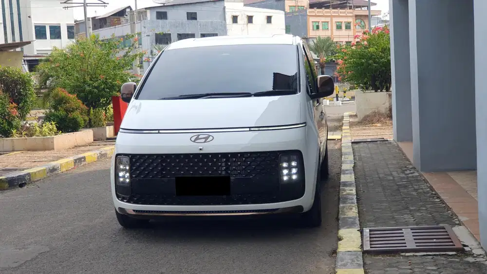 [LOW KM] Hyundai Staria 2.2 Signature LOMBARDI Pilot Seat AT 2024/2025