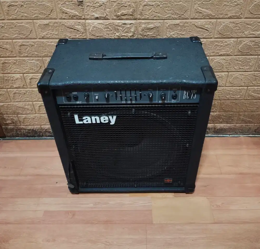 Ampli bass LANEY BC75 15 inc