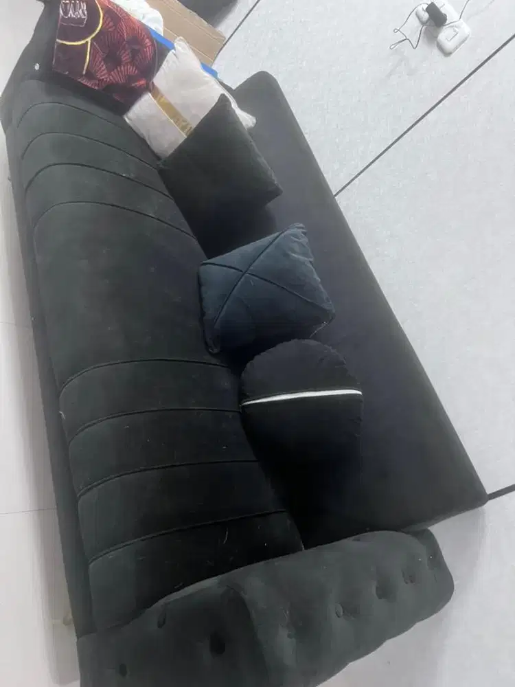 Sofa panjang sama bantal