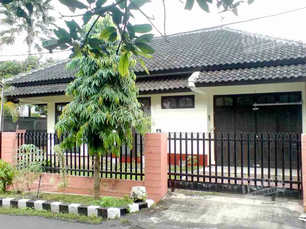 Rumah Sewa 3 Kamar tidur Jalan Bunga Bunga  Luas 308 m2  Dekat Raya Suhat, Kampus UB dan Polinema