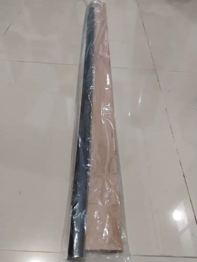 Karet pelipit kaca xpander warna hitam original