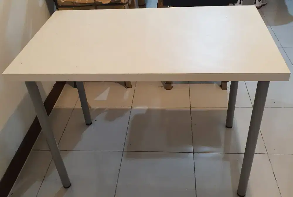 Meja Minimalis Putih – Masih Layak Pakai