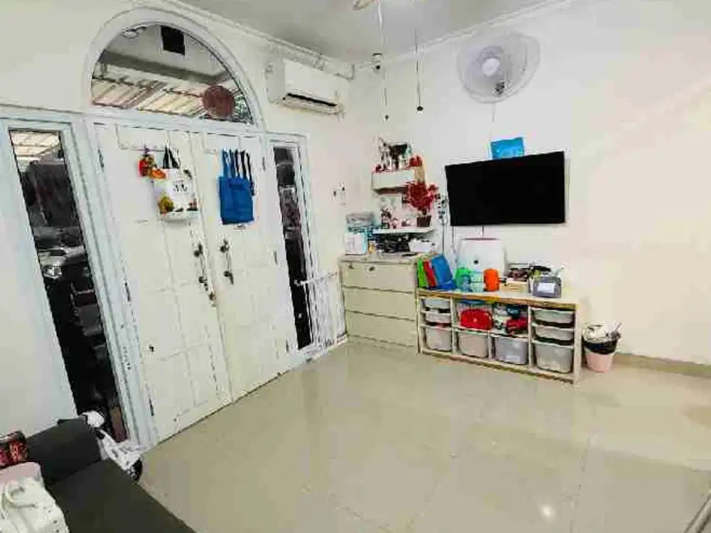 Dijual rumah angle kalideres lokasi strategis