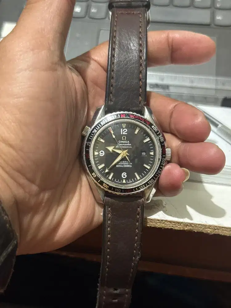 Jam tangan Omega otomatis
