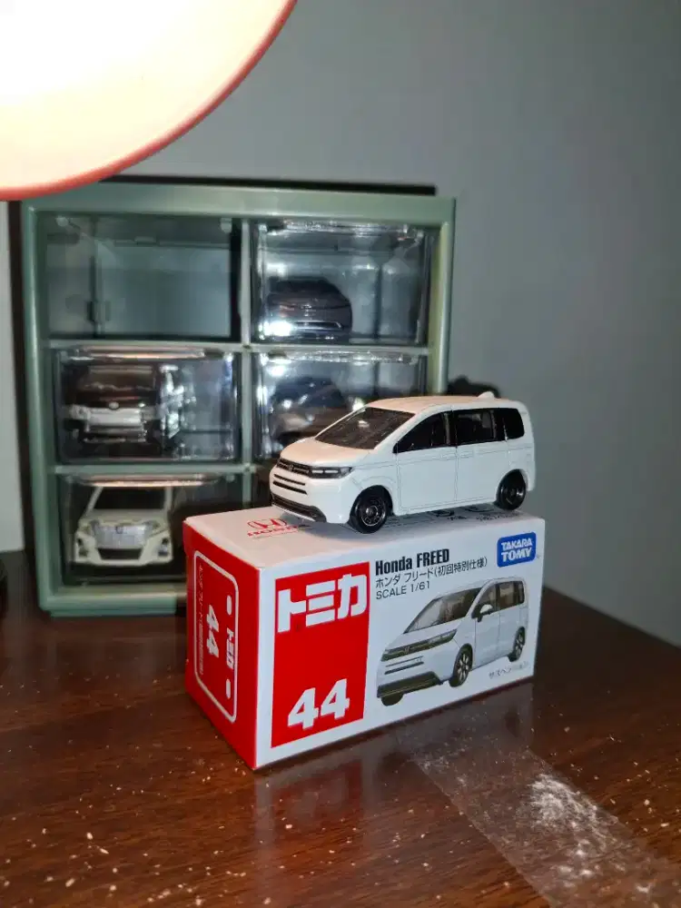 Takara Tomy Honda Freed no 44