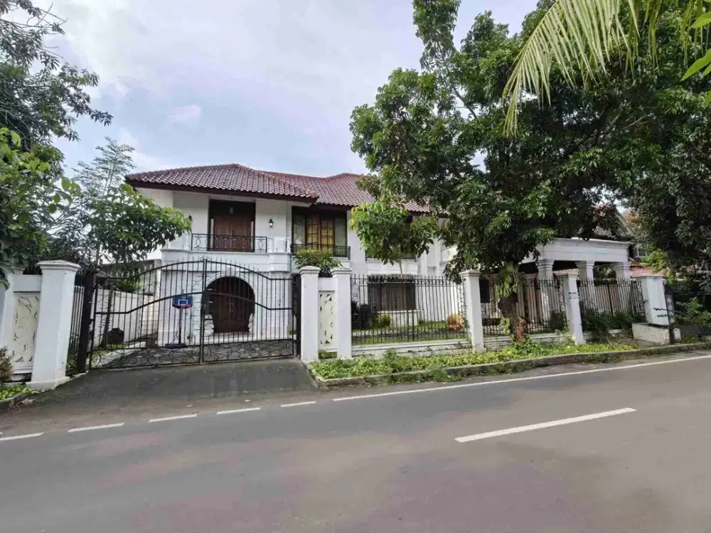 Rumah Besar Super Strategis di Duren Sawit Jakarta Timur
