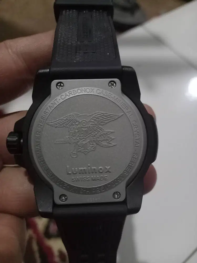 Jam luminox bekas