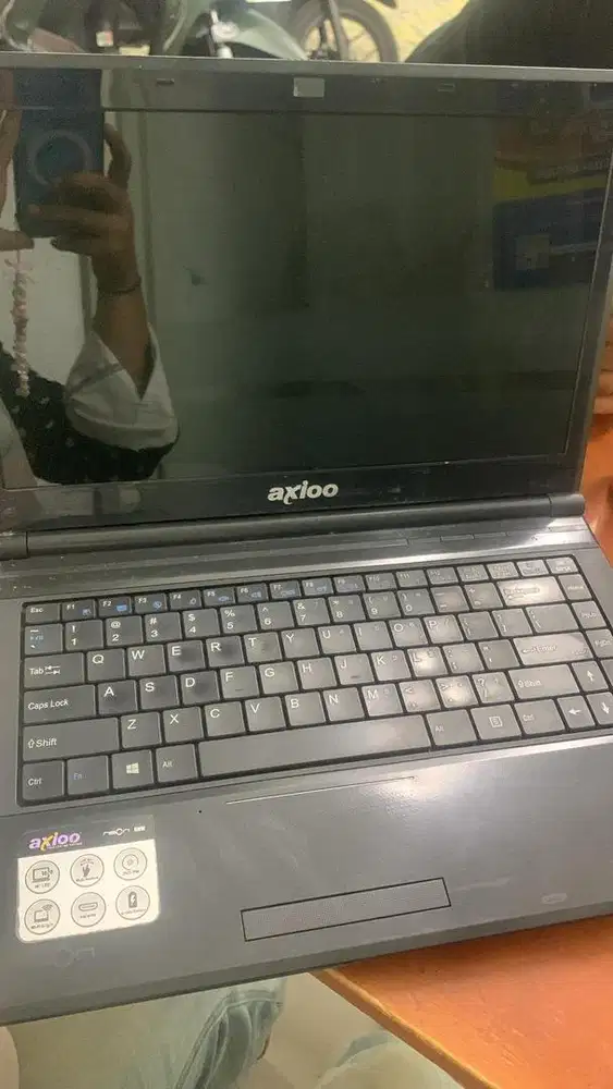 LAPTOP AXIOO bekas