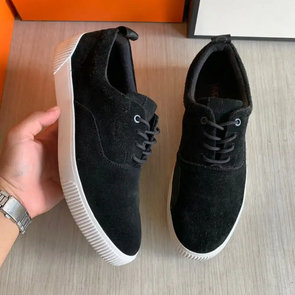 Hugo Boss casual suede sneakers sepatu original 42
