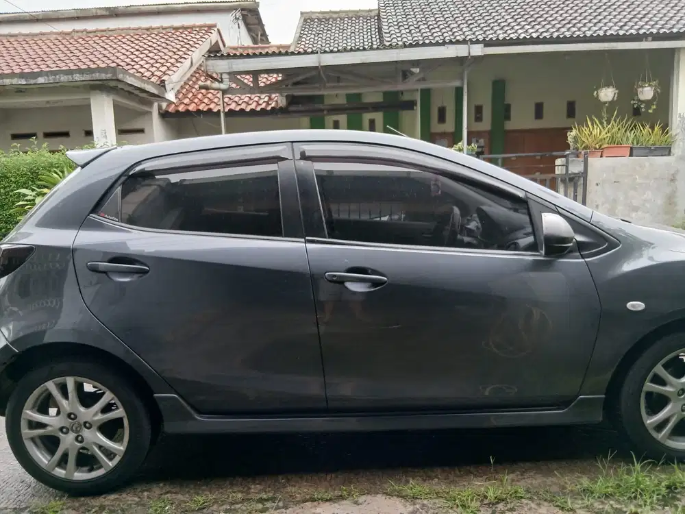Mazda 2 2010 Bensin