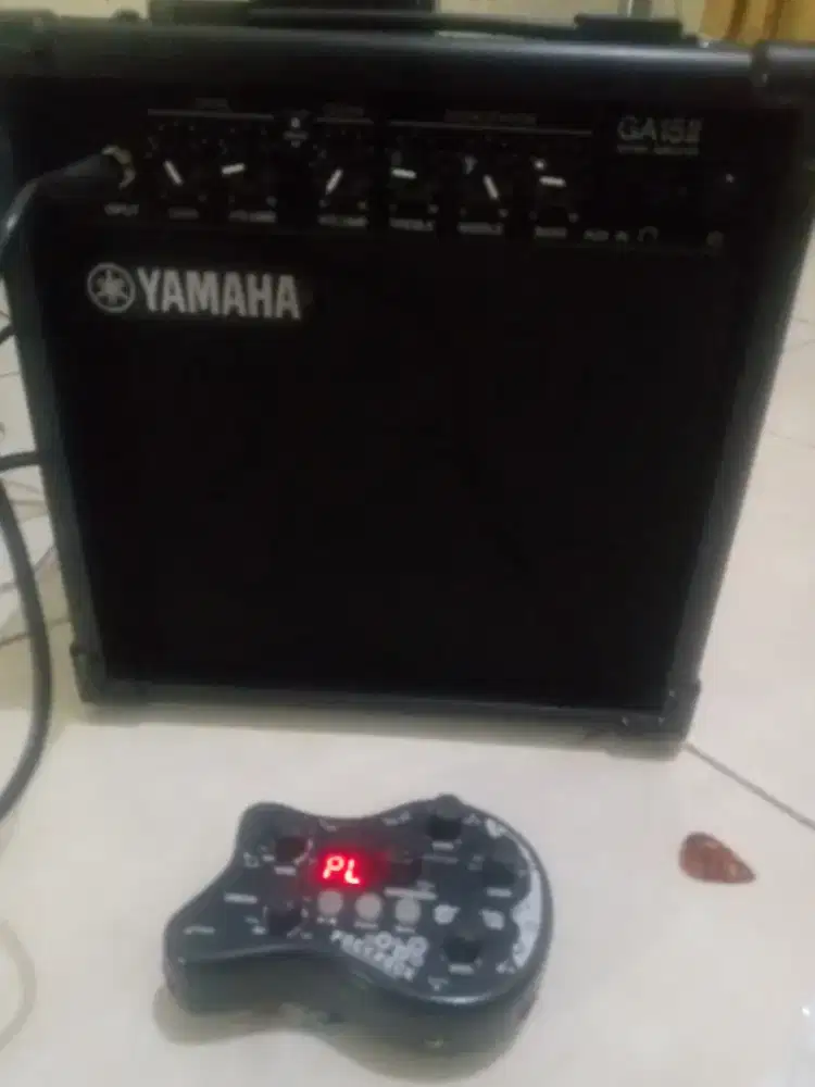 Ampli gitar Yamaha tipe GA15II Dan efek