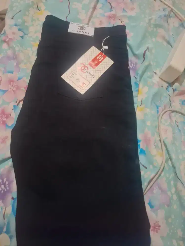 Celana jeans warna hitam