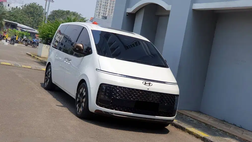 Hyundai Staria 2.2 Signature Lombardi Pilot Seat 2024 Like New Low Km