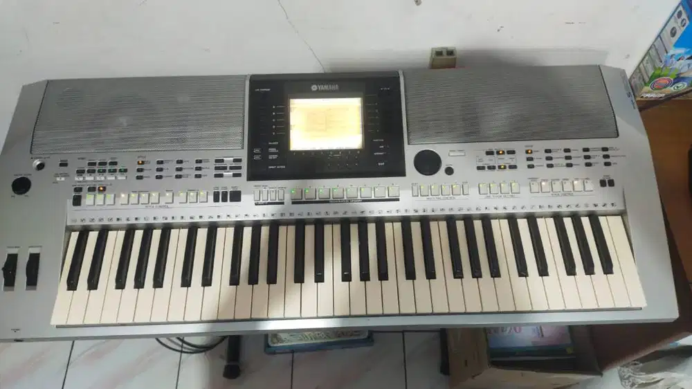 Keyboard Yamaha PSR 900  plus adaptor, stand dan tas keyboard