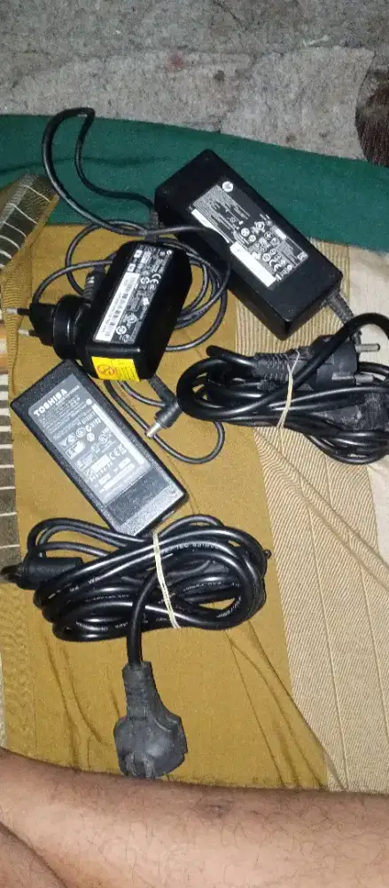Adaptor Laptop dan Tas Laptop 14 inch