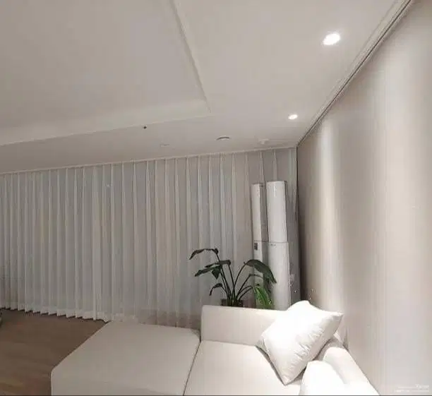 Gorden Vitrase Sekat Ruangan Klinik Roller Vertikal Blinds Krey Kayu