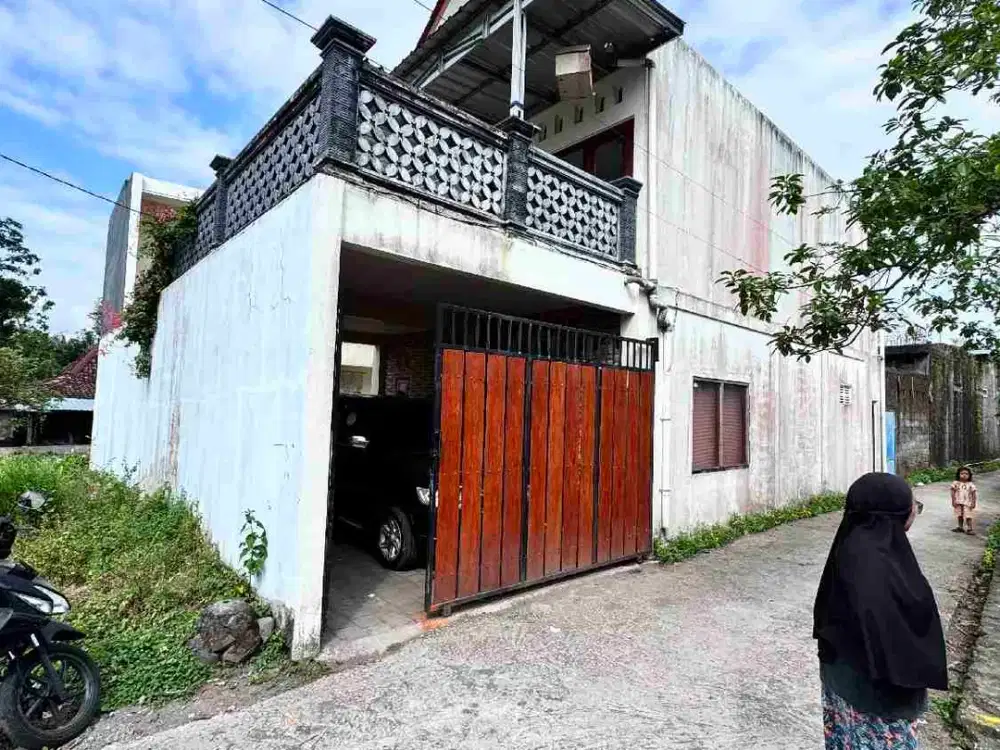 Kos 10 Kamar Dengan Rumah Induk Dekat Kampus UII