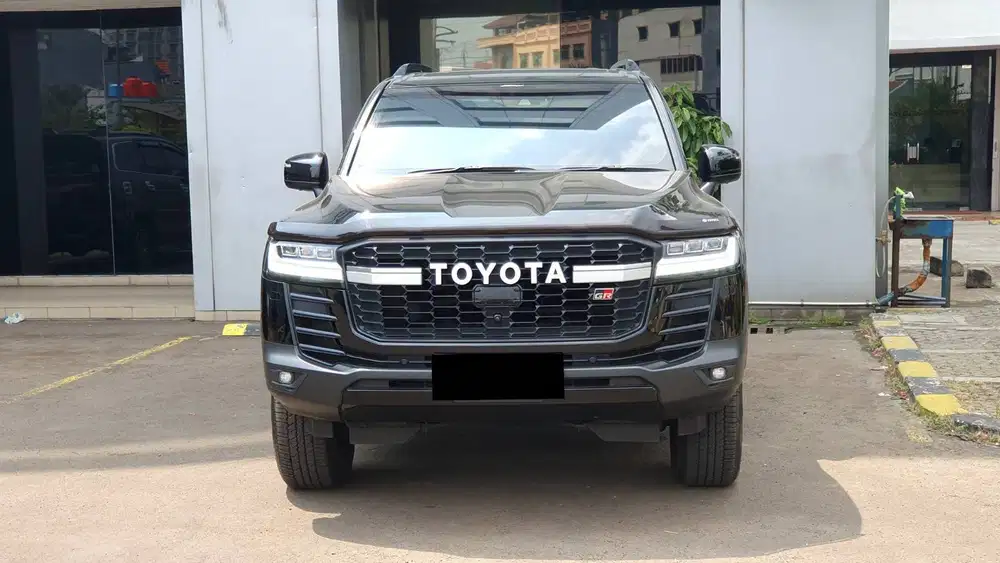 Toyota Land Cruiser LC 300 GR Sport GR-S 4x4 TSS 2023 Like New Record