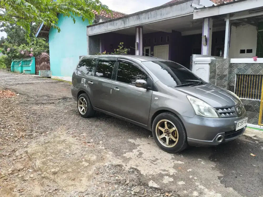 Grand livina 2011