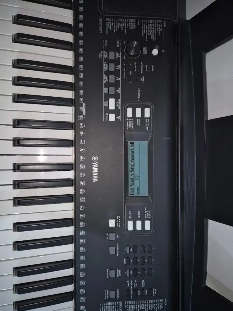 Keyboard Yamaha PSR-E373 with stand