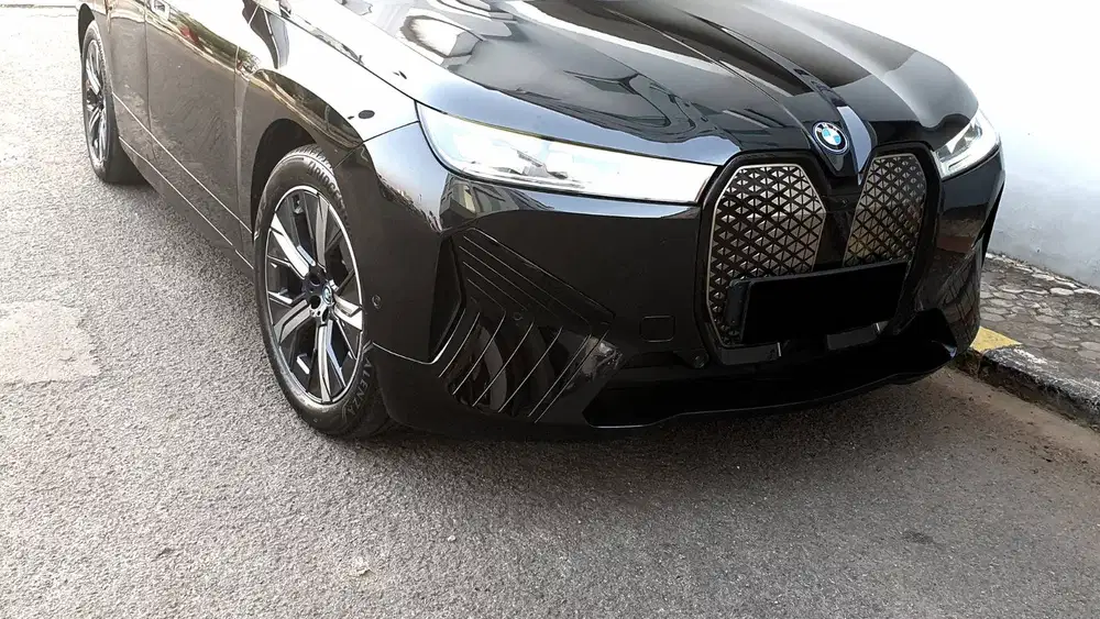 BMW iX xDrive40 Xdrive 40 Sport AT Black On Black 2023 Like New Low KM