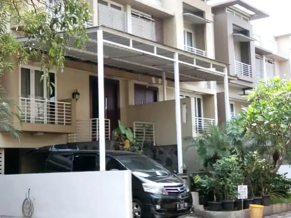 Rumah Jati Padang dalam komplek Dekat Exit Tol Tb Simatupang
