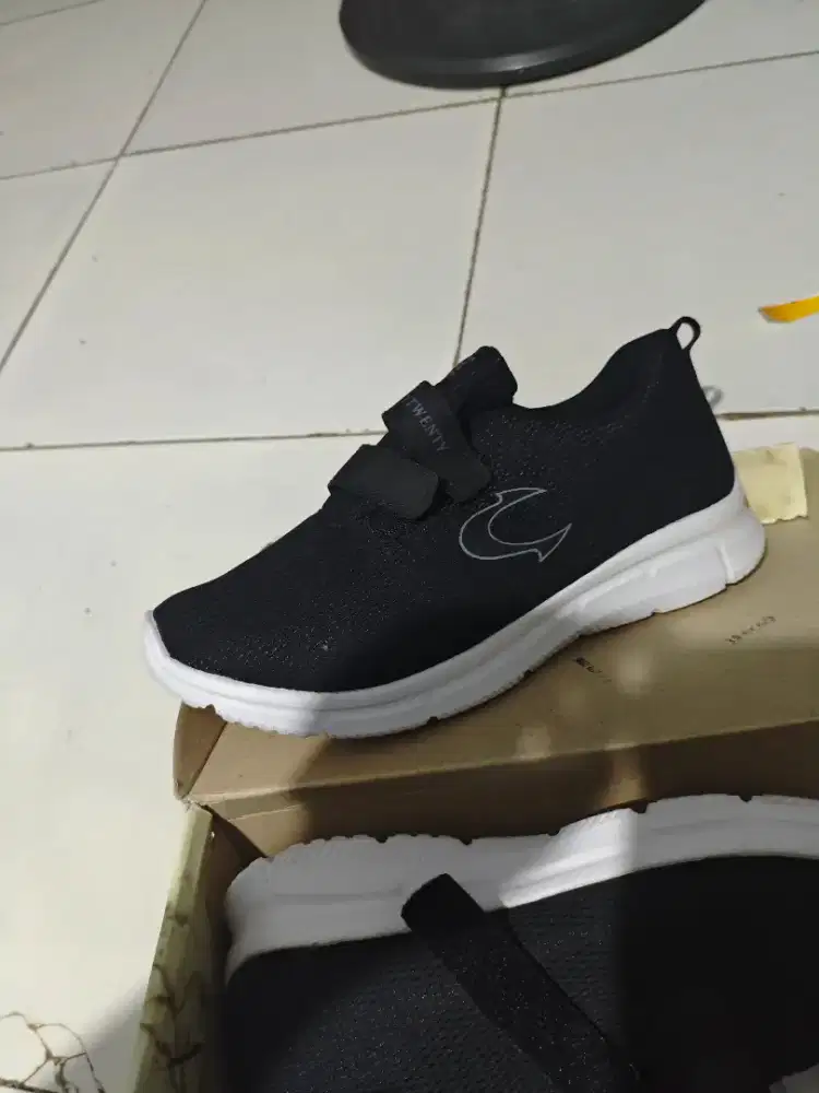 Sepatu Sekolah TOMKINS - Skool 3A Hitam Putih Sneakers Casual