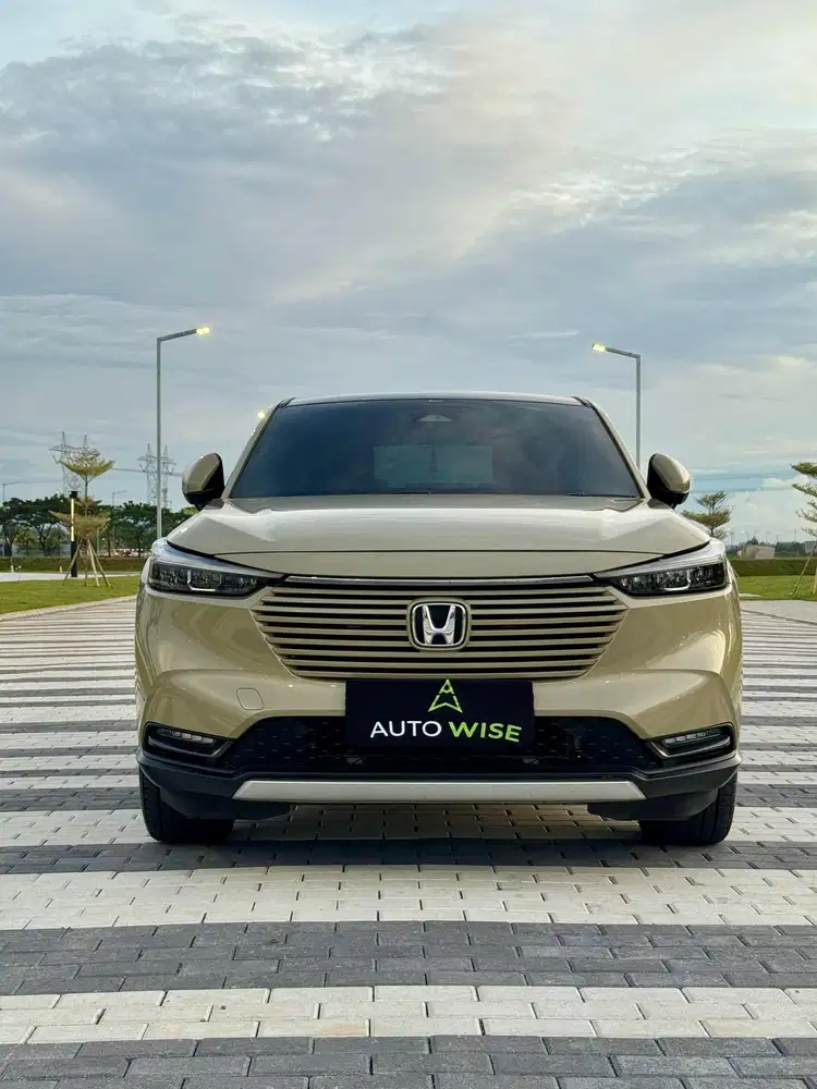 (LOW KM)HRV SE  1.5 2025 SAND KHAKI ON BLACK