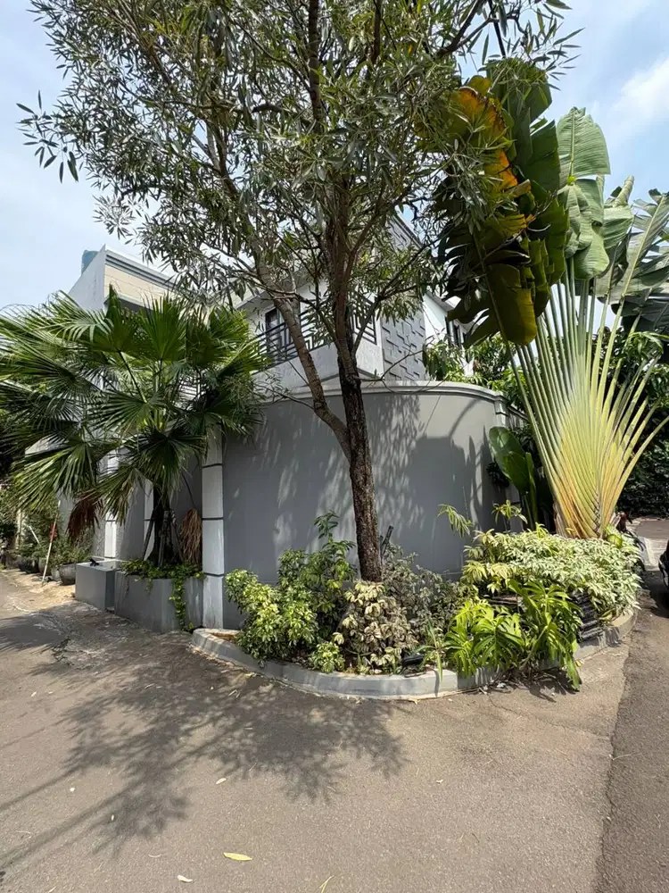Dijual Rumah Ada Swimming Pool di Serpong Tangsel AZ-18139