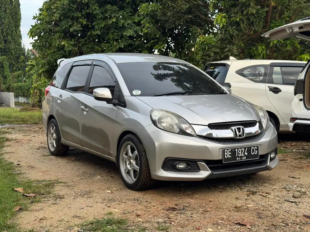 Honda mobilio 2014 E ckd manual istimewa jual cepat aja yuk