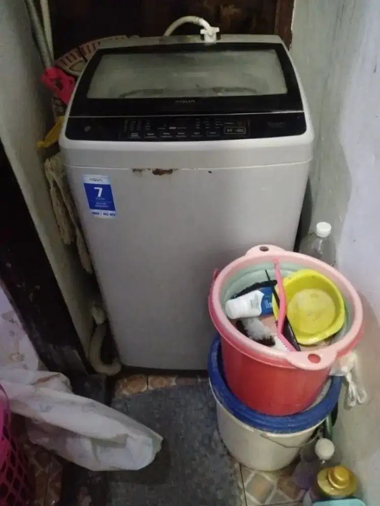 Mesin cuci merk aqua