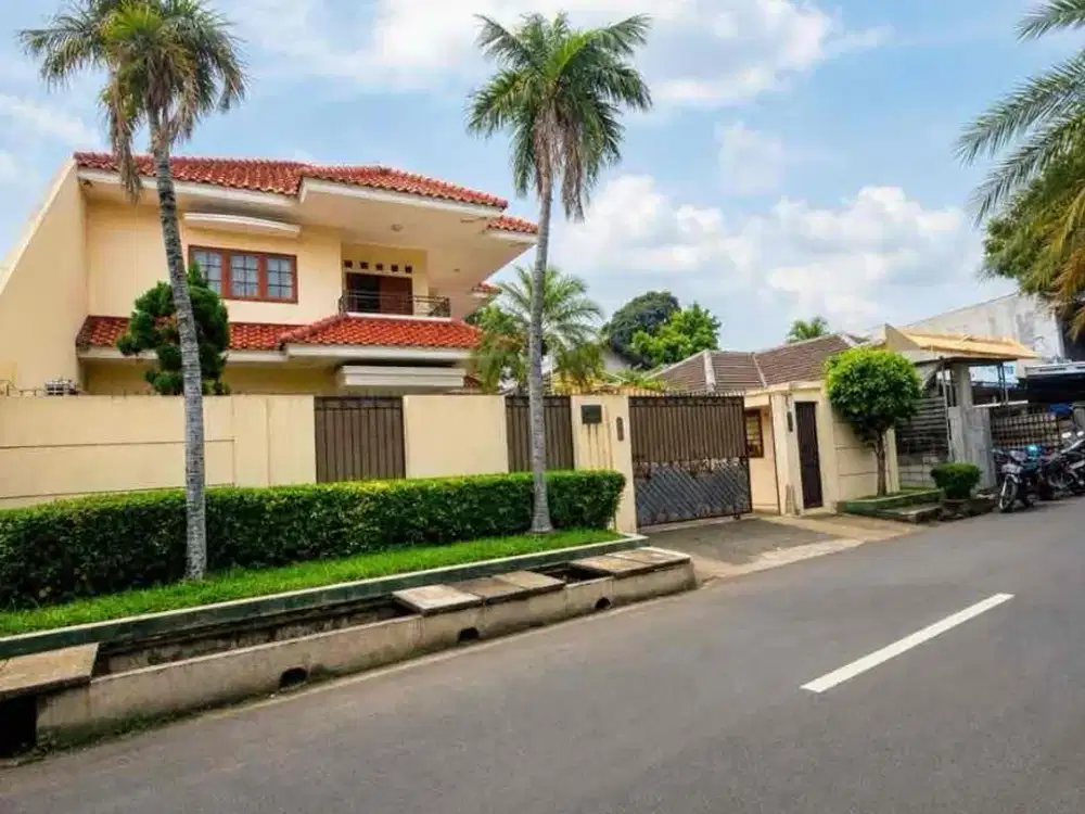 Rumah Luas di Mampang Nempel Kuningan!