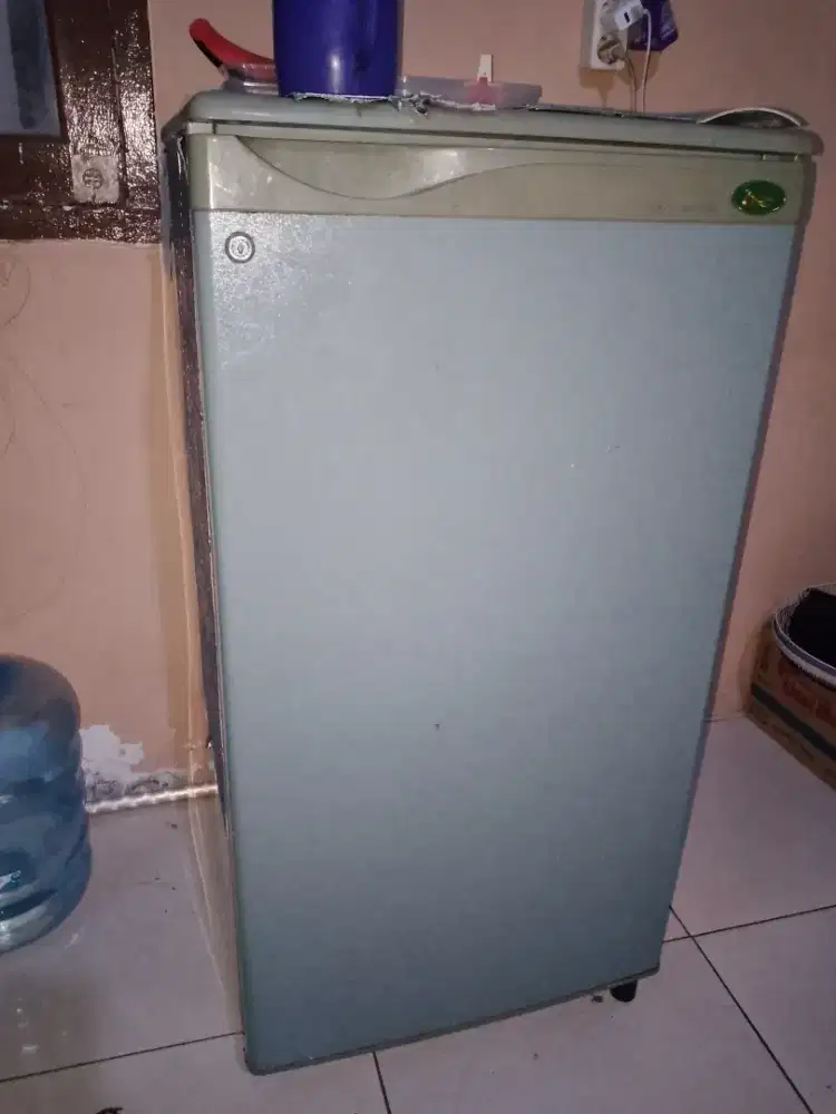 Kulkas Sanyo 1 pintu dingin banget belum pernah service