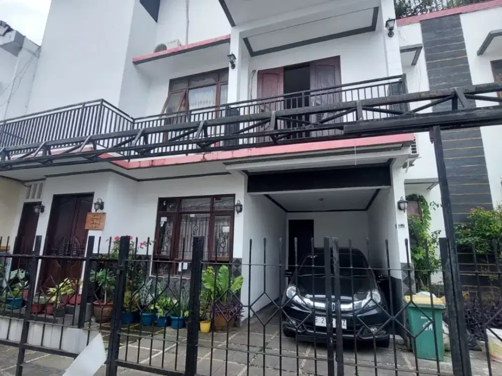 Di JUAL MURAH Rumah Siap Huni 3 Lantai Di Pondok Kelapa Jakarta Timur