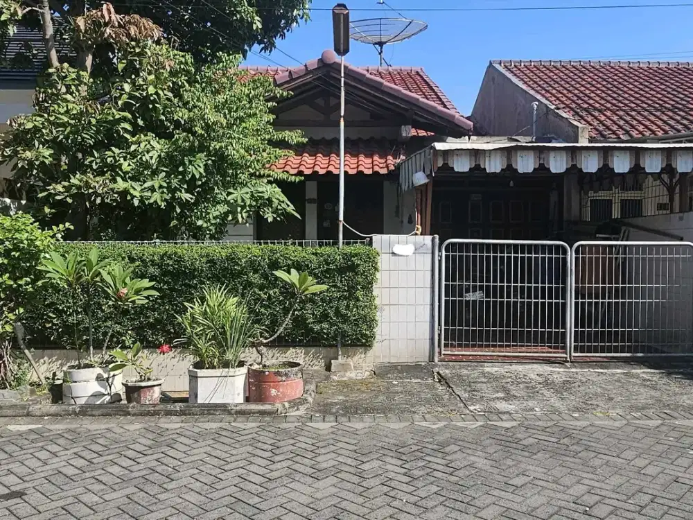 JUAL CEPAT RUMAH HITUNG TANAH SATELUT UTARA DKT SUKOMANUNGGAL DARMO