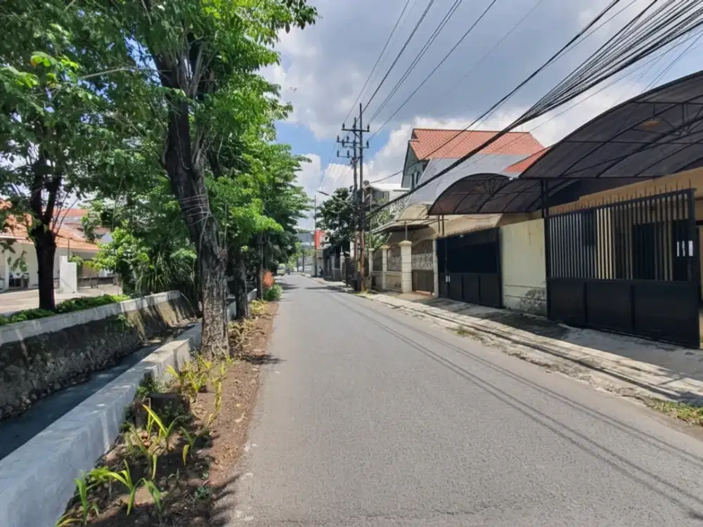 JUAL KOMERSIAL RUMAH HITUNG TANAH DKT SATELIT SUKOMANUNGGAL