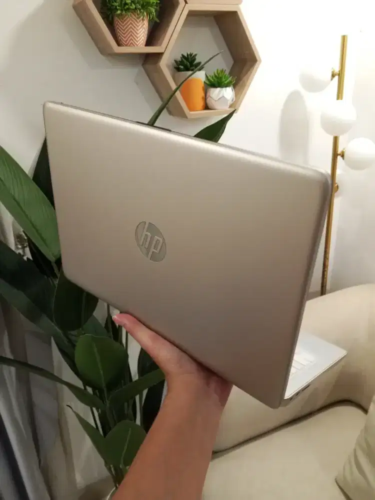 Di jual murah laptop HP seri 14 prosesor AMD ATHLON GOLD
